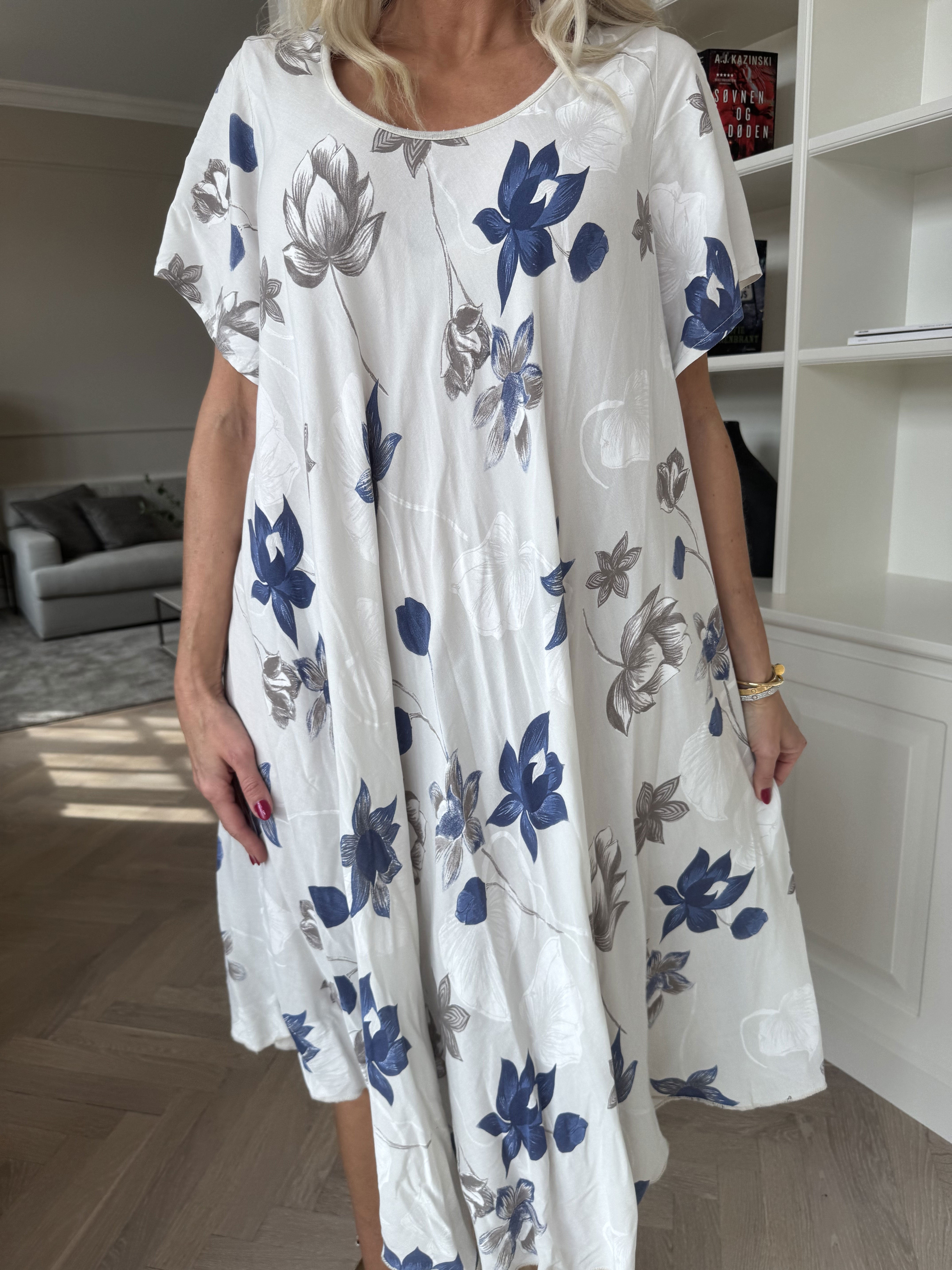 Bora - Sød tunikakjole i bomuld med blomsterprint